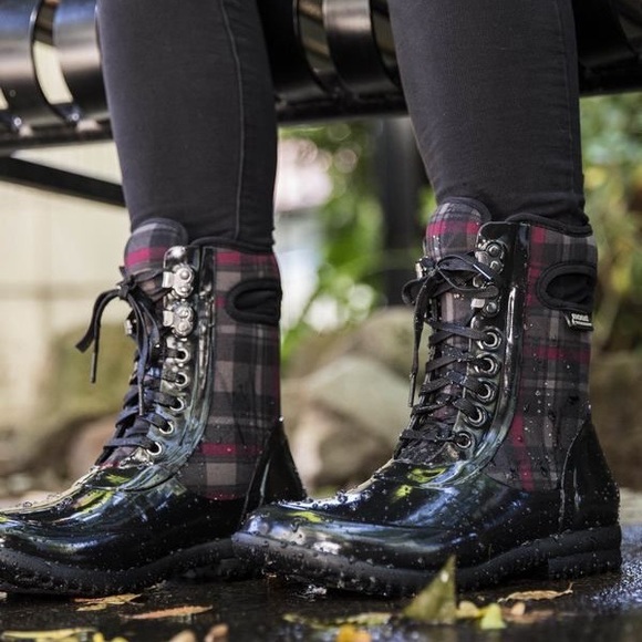 bogs lace up boots